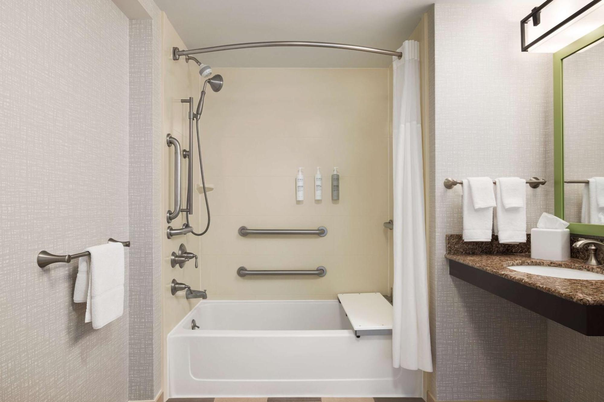 Hotel Hampton By Hilton 3*